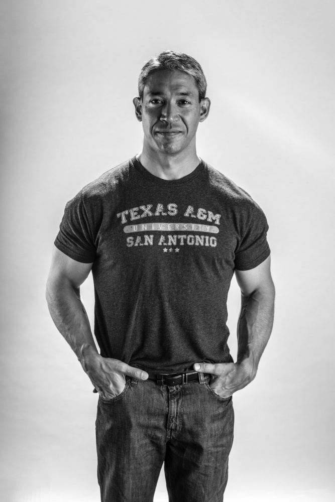 Right to 'Bexar arms': Ron Nirenberg goes viral online for ripped photo  from San Antonio FC match